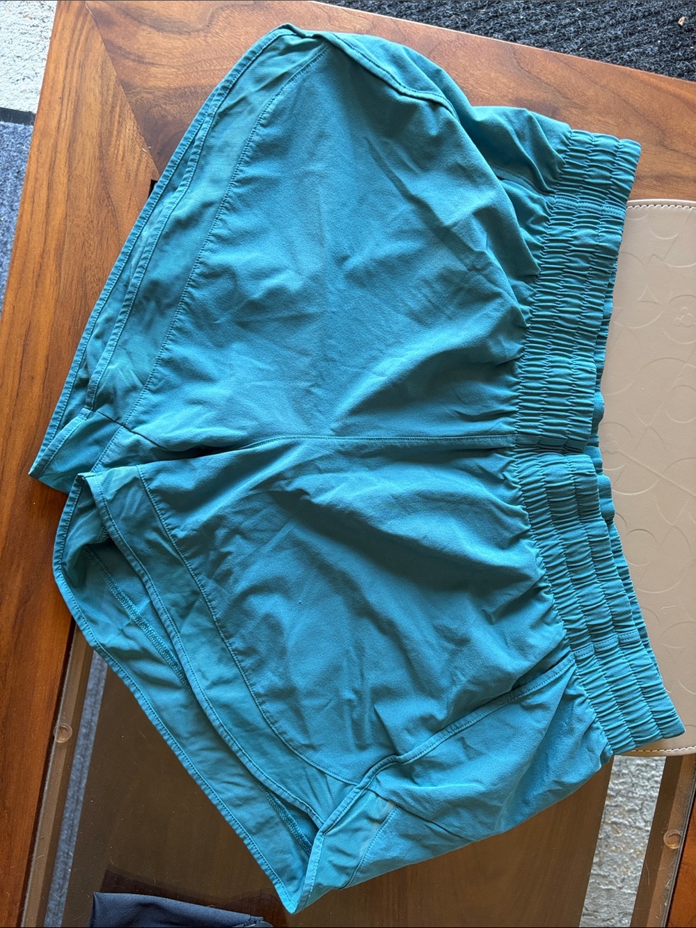 Athleta Mesh Racer Run Mid Rise 4" Short - Picture 5 of 6